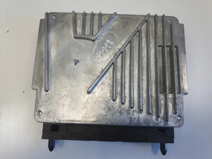 Volvo V70 II 2.4 I KOMPUTER SILNIKA sterownik 30684877 079700-9540