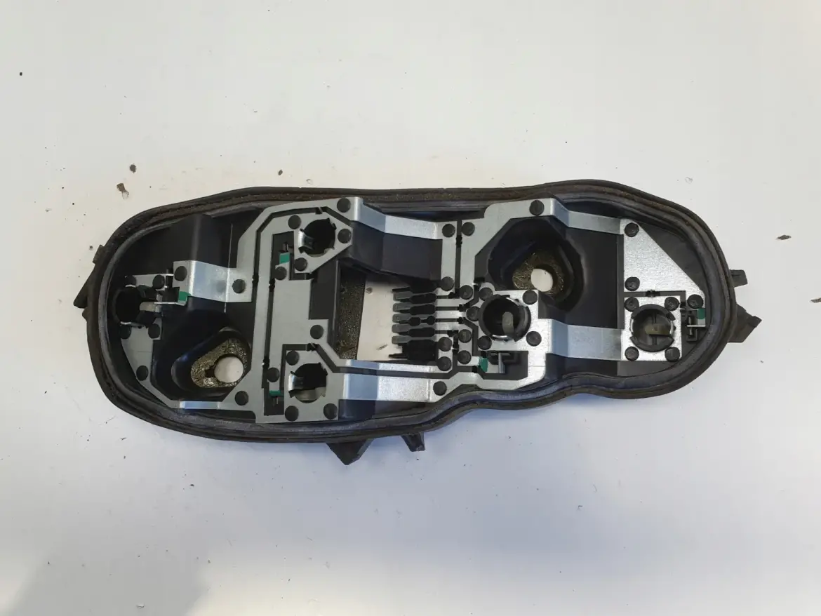 Opel Corsa D 3D WKŁAD TYLNEJ LAMPY ŻARÓWKI TYLNEJ PRAWY TYŁ 89037852A