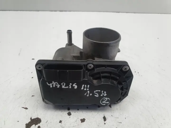 Toyota Yaris III 1.5 VVTi 2NR PRZEPUSTNICA 22030-47040