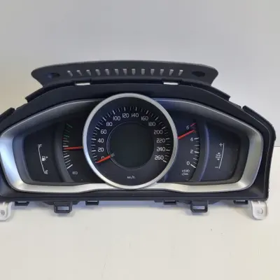 Volvo VOLVO S60 II V60 I Diesel LICZNIK ZEGARY Europa 31327747