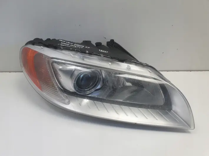 Volvo S80 II V70 III 06-16r PRZEDNIA LAMPA PRAWA PRAWY PRZÓD skręt 31353533