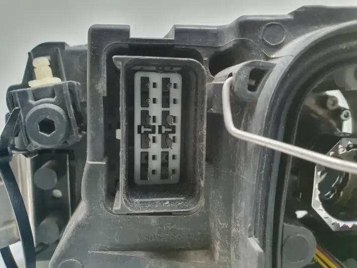 Volvo S40 II V50 LIFT XENON PRZEDNIA LAMPA PRAWA prawy przód 31265699