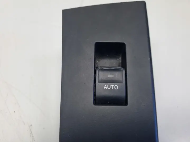 Toyota Auris II LEWY PRZEŁĄCZNIK TYLNEJ SZYBY Panel 74272-02630