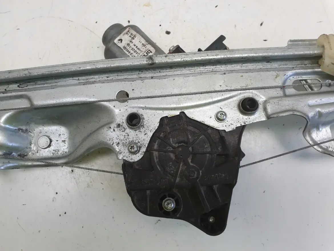 Renault Megane IV PODNOŚNIK SZYBY lewy tył KIEROWCY mechanizm 827218403R