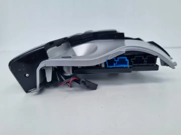Mercedes SLK R171 LAMPKA OŚWIETLENIA KABINY Wnętrza A1718202401