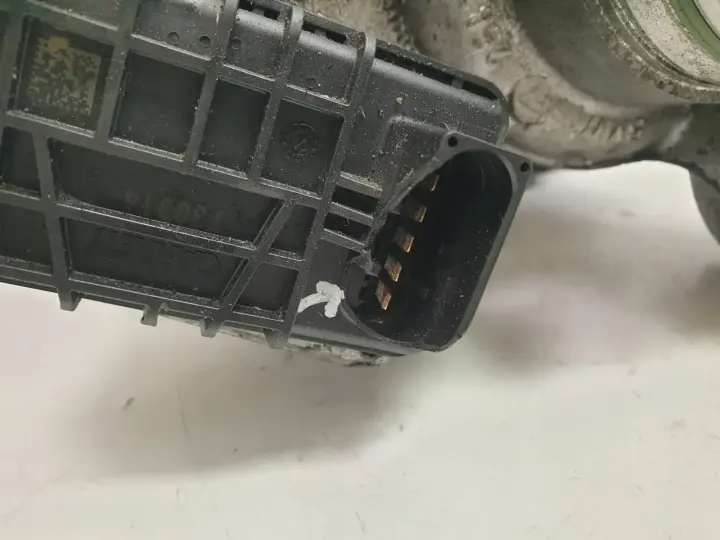 BMW E90 E91 2.0 D TURBOSPRĘŻARKA turbo 7800594C