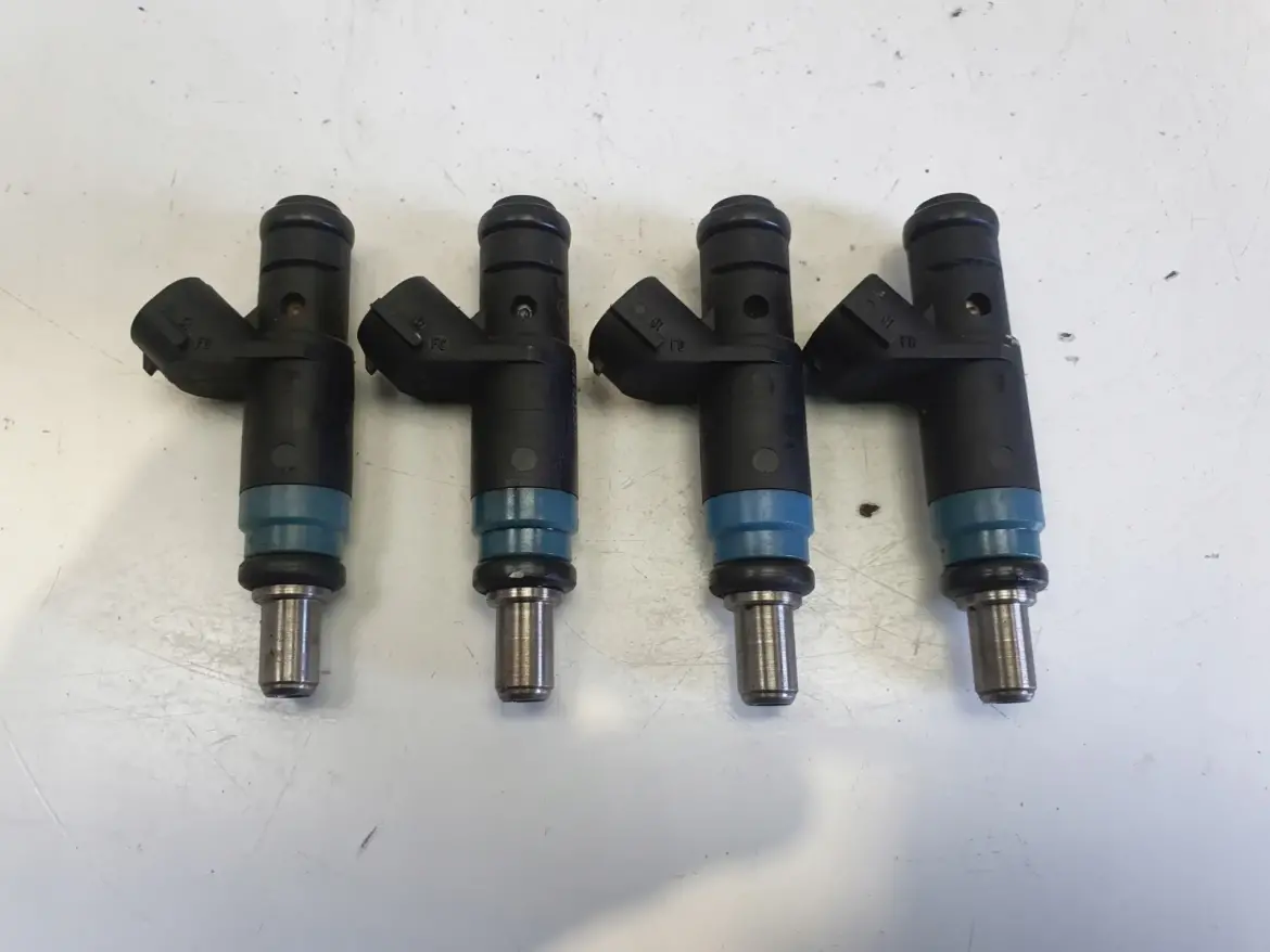 Audi A4 B6 2.0 20V FSI ALT WTRYSKIWACZ PALIWA Wtrysk 06B133551K