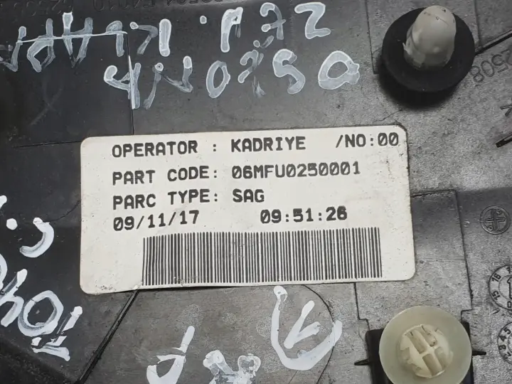 Toyota C-HR CHR TRÓJKĄT BŁOTNIKA prawy tył PASAŻERA 62581-F4010