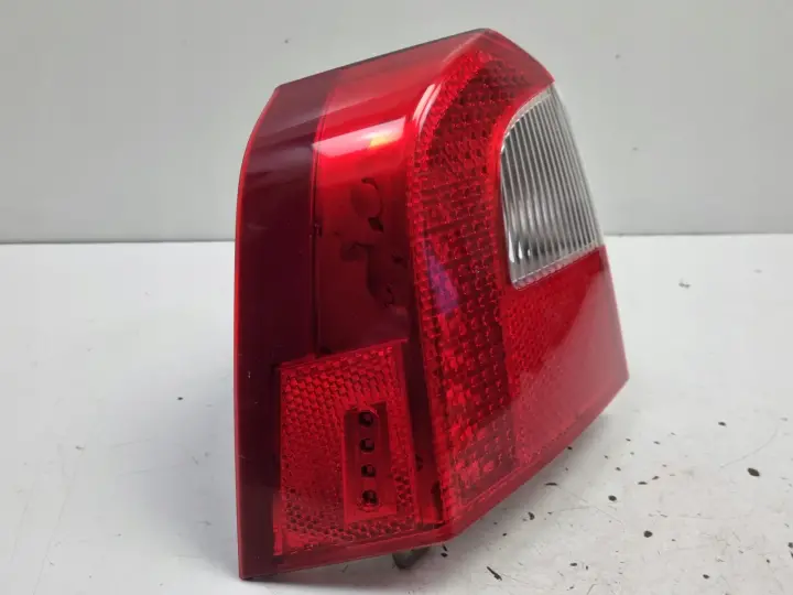 Volvo V70 III XC70 TYLNIA TYLNA LAMPA LEWA lewy tył LED 31395072