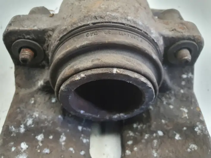 BMW E39 PRZEDNI ZACISK HAMULCOWY prawy przód PASAŻERA