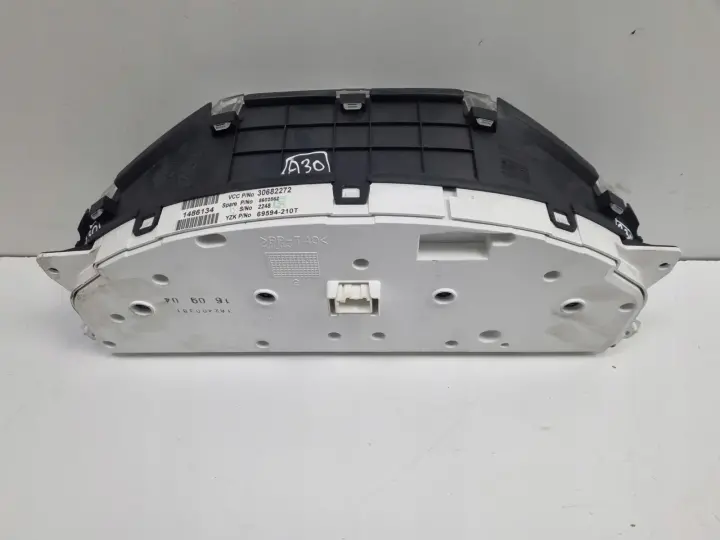 Volvo S60 I V70 II 2.5 T LICZNIK ZEGARY 30682272 Europa benzyna