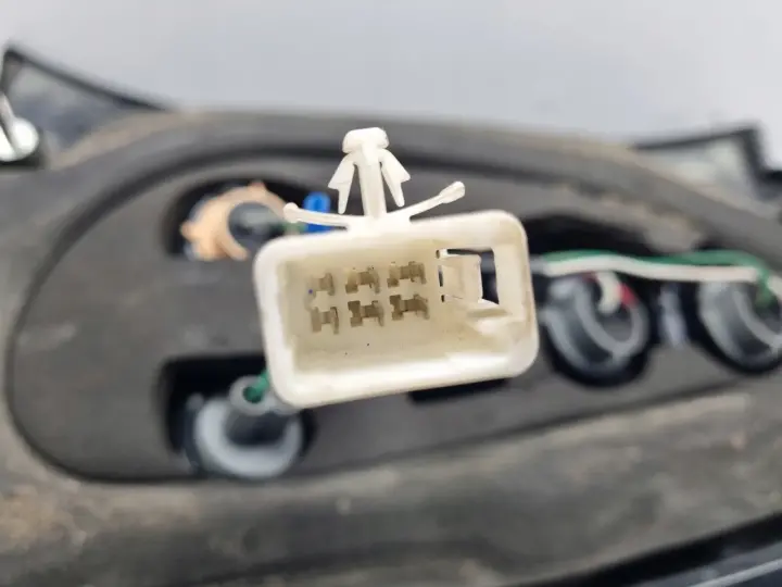 Toyota Prius II 03-09r TYLNA LAMPA LEWA lewy tył kierowcy STANLEY 47-14L