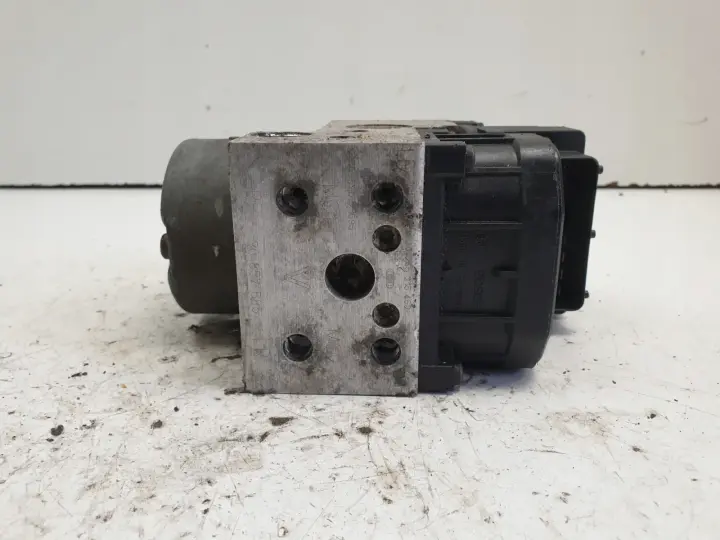 Volvo S40 V40 1.9 D POMPA ABS hamulcowa 30857585