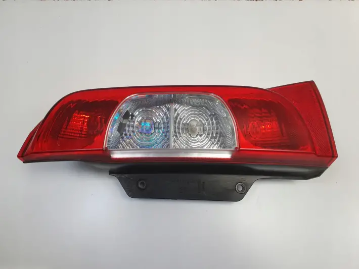 FIAT FIORINO NEMO BIPPER TYLNIA TYLNA LAMPA PRAWA prawy tył 01353205080E