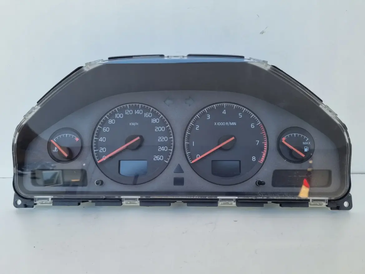 Volvo S60 I V70 II 2.4 LICZNIK ZEGARY 9499668 Europa benzyna