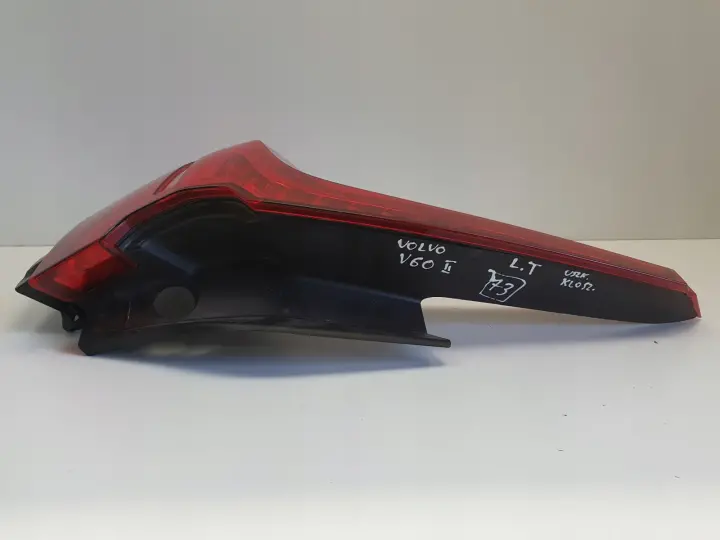 Volvo V60 II 18-24r TYLNIA TYLNA LAMPA LEWA lewy tył 32291358