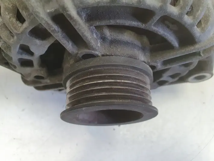 Opel Vectra C 1.8 16V ALTERNATOR bosch 0124425009 YU 120A