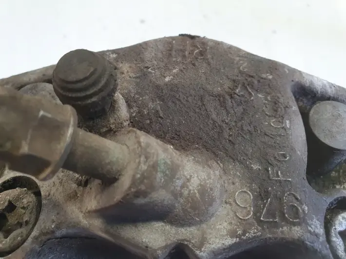 Volvo V40 II PRZEDNI ZACISK HAMULCOWY prawy przód PASAŻERA P.P 976