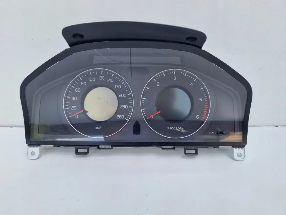 Volvo S80 II V70 III XC70 II 2.4 D5 LICZNIK ZEGARY Europa diesel 31270899AA