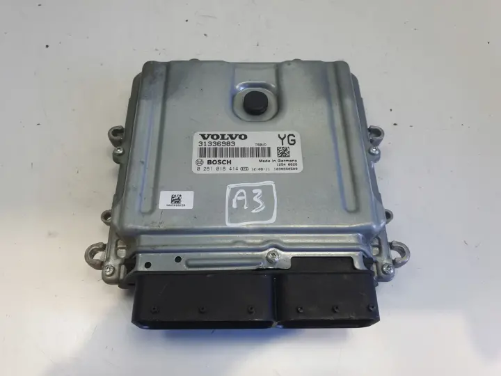Volvo V40 II 2.0 D3 STEROWNIK SILNIKA komputer 31336983 0281018414