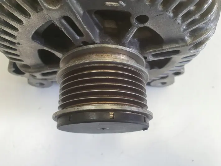 VW Passat B6 2.0 TDI ALTERNATOR 021903026L 180A valeo