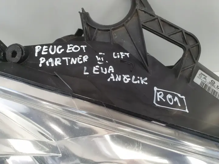 Peugeot Partner III lift PRZEDNIA LAMPA PRAWA prawy przód anglik 9677202180