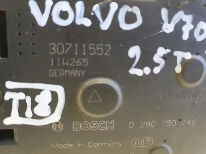 Volvo V70 III S80 II 2.5 T PRZEPUSTNICA 30711552