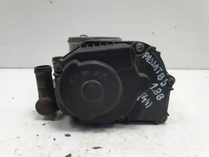 VW Passat B5 1.8 20V PRZEPUSTNICA 058133063H