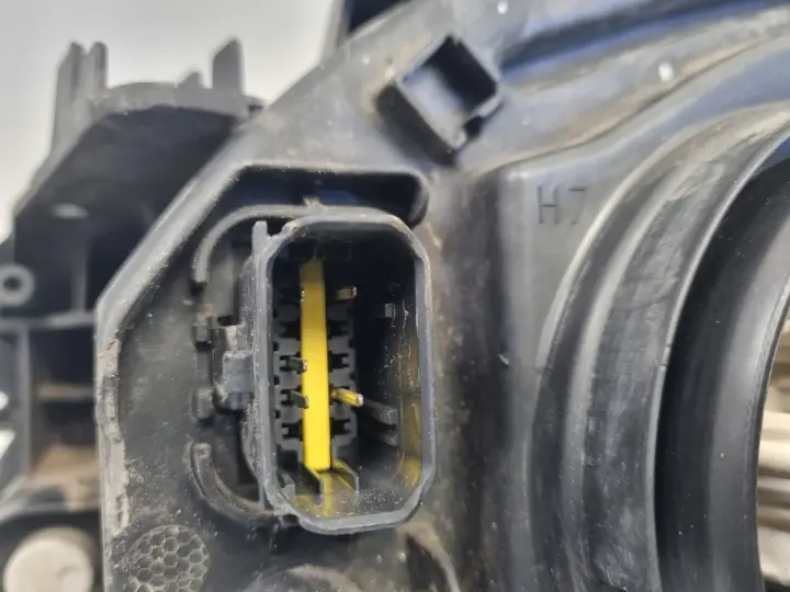 PEUGEOT 508 10-18r PRZEDNIA LAMPA PRAWA PRAWY PRZÓD 9678393280