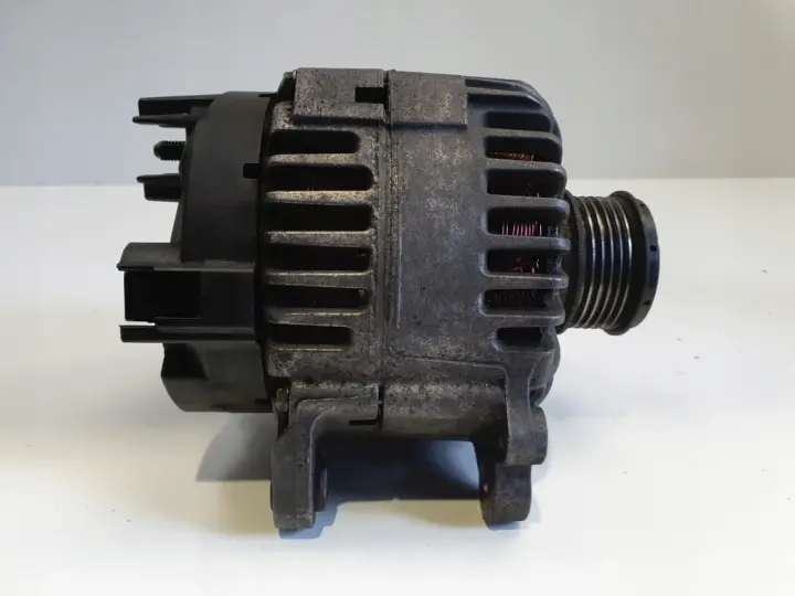 Audi A4 B7 2.0 TDI ALTERNATOR 06F903023H valeo 140A