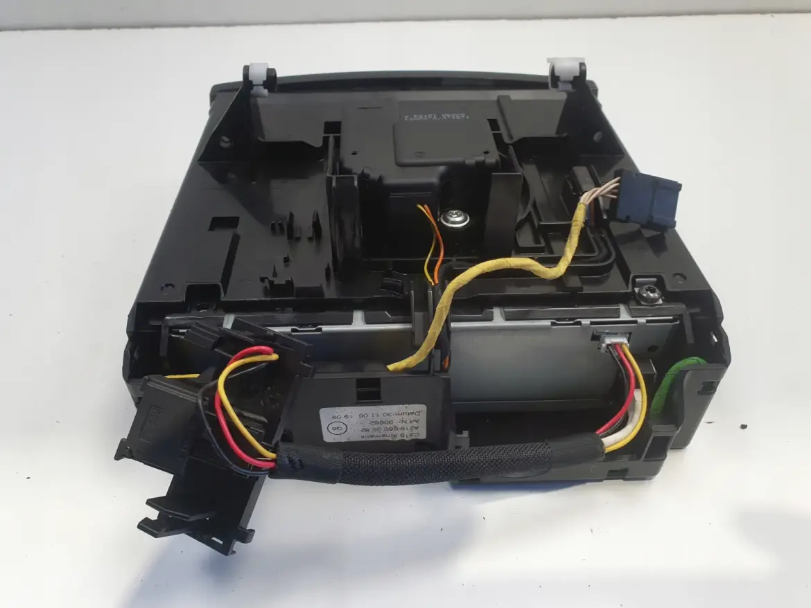 Mercedes CLS C219 W219 PANEL KONSOLI ŚRODKOWEK Zmieniarka A2196800552