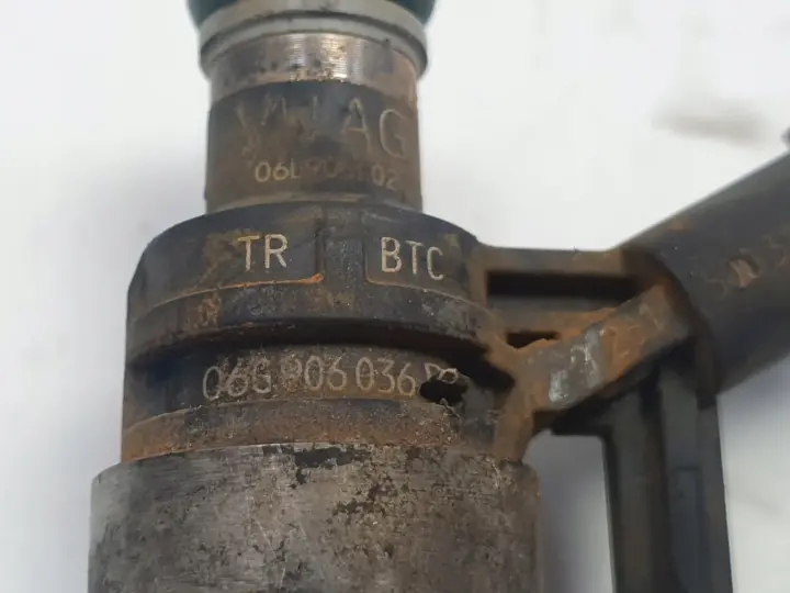 Audi A3 II 8P 2.0 TFSI WTRYSKIWACZ 06G906036B wtrysk