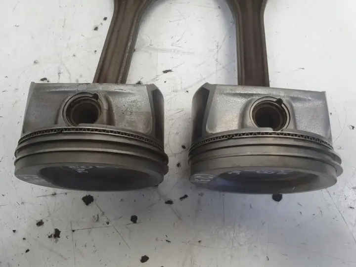 VW Fox 1.2 6V TŁOK KORBOWÓD 36AC