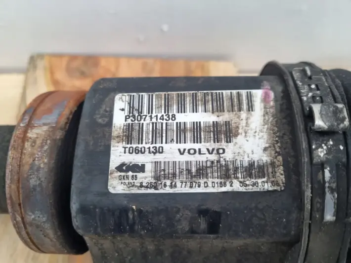 Volvo V70 II S60 I XC70 2.4 D5 PRAWA PRZEDNIA PÓŁOŚ półośka przód 30759795