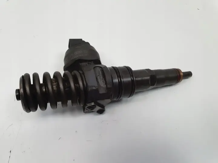 VW Golf V 2.0 SDI POMPOWTRYSKIWACZ wtrysk 038130073BR