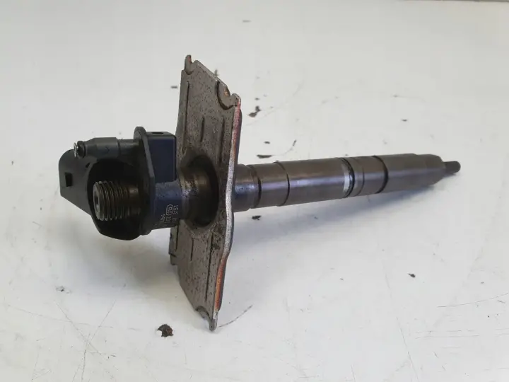 Audi A3 8P 2.0 TDI WTRYSKIWACZ wtrysk 0445116030 03L130277