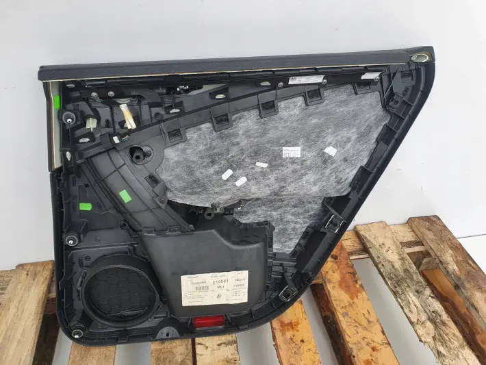 VW Passat B6 KOMBI BOCZEK DRZWI LEWY TYŁ SKÓRA