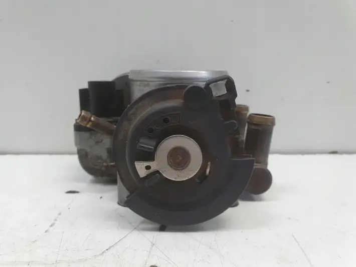Audi A4 B5 1.8 20V PRZEPUSTNICA 058133063