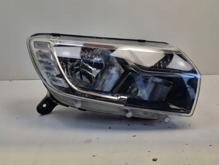 Dacia Sandero II LIFT 12-20r PRZEDNIA LAMPA PRAWA PRAWY PRZÓD 260105925R