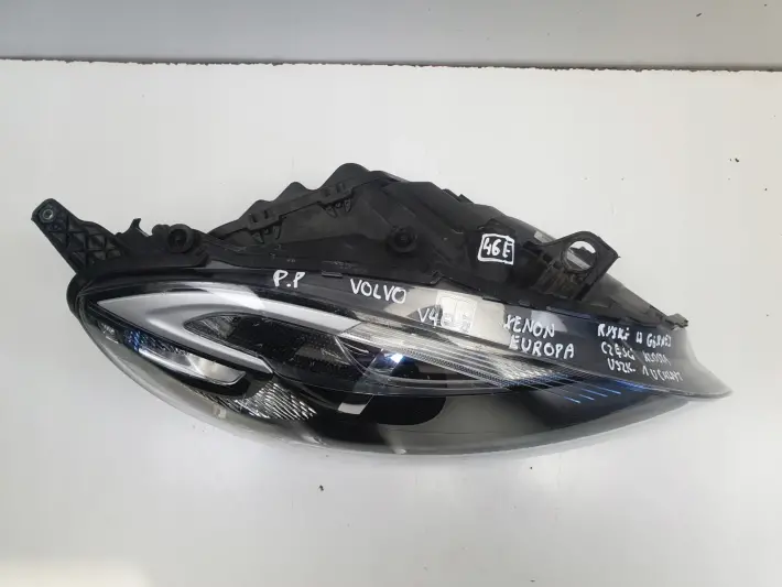 VOLVO V40 II 12-19r PRZEDNIA LAMPA PRAWA PRAWY PRZÓD europa xenen 31420008