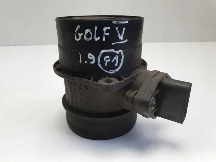 VW Golf V 2.0 TDI PRZEPŁYWOMIERZ POWIETRZA 0281002461 074906461B