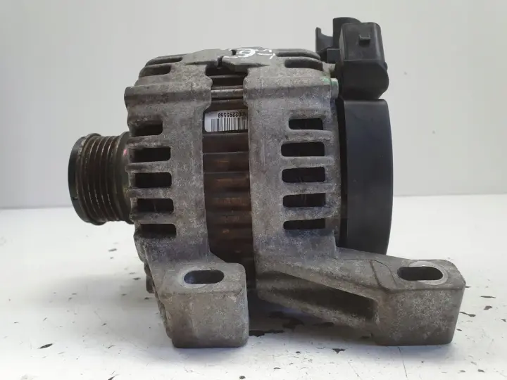 Volvo S80 II 2.5 T ALTERNATOR 0121615005