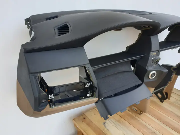 BMW E60 E61 M5 DESKA ROZDZIELCZA KONSOLA SKÓRA