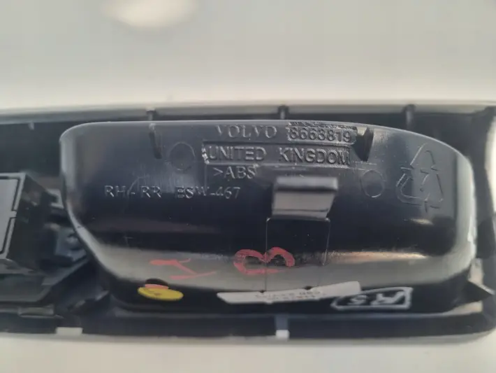 Volvo S40 II V50 PRAWY TYLNY PRZEŁĄCZNIK SZYB panel rączka uchwyt 8663819