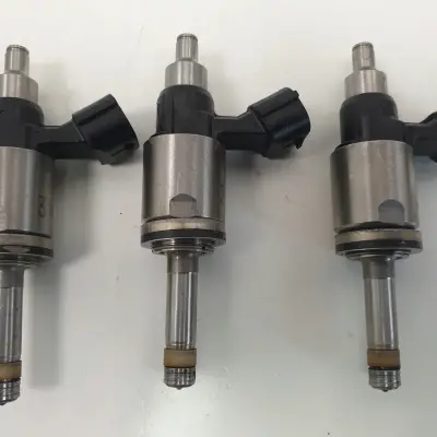 Lexus IS 300H 2.5 HYBRID WTRYSK WTRYSKIWACZ