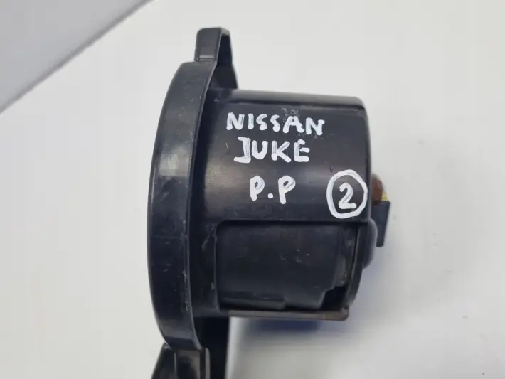 Nissan Juke PRAWY HALOGEN PRZECIWMGIELNY Ramka uchwyt 26150 8992B