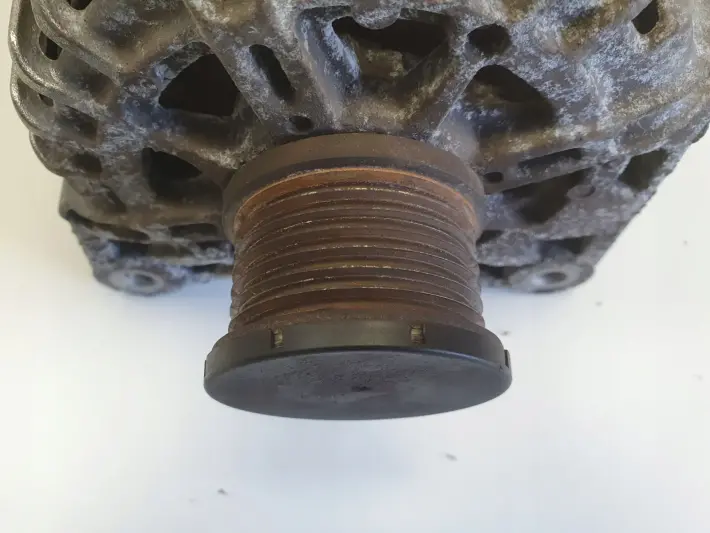 Dacia Duster I 1.2 TCe ALTERNATOR 231000091R valeo