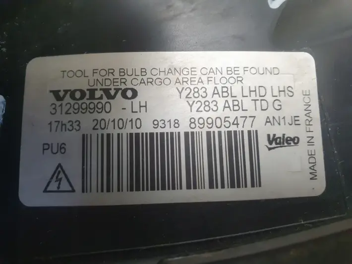 Volvo V60 S60 II PRZEDNIA LAMPA LEWA lewy przód XENON 31299990