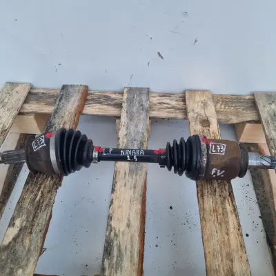 Nissan Navara III 2.5 dCi LEWA PRZEDNIA PÓŁOŚ półośka lewy przód 39100EB310