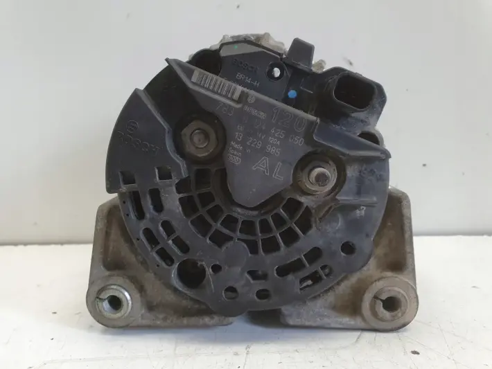 Opel Vectra C lift 1.8 16V ALTERNATOR bosch 0124425050 AL 120A